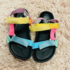 Gap sandals